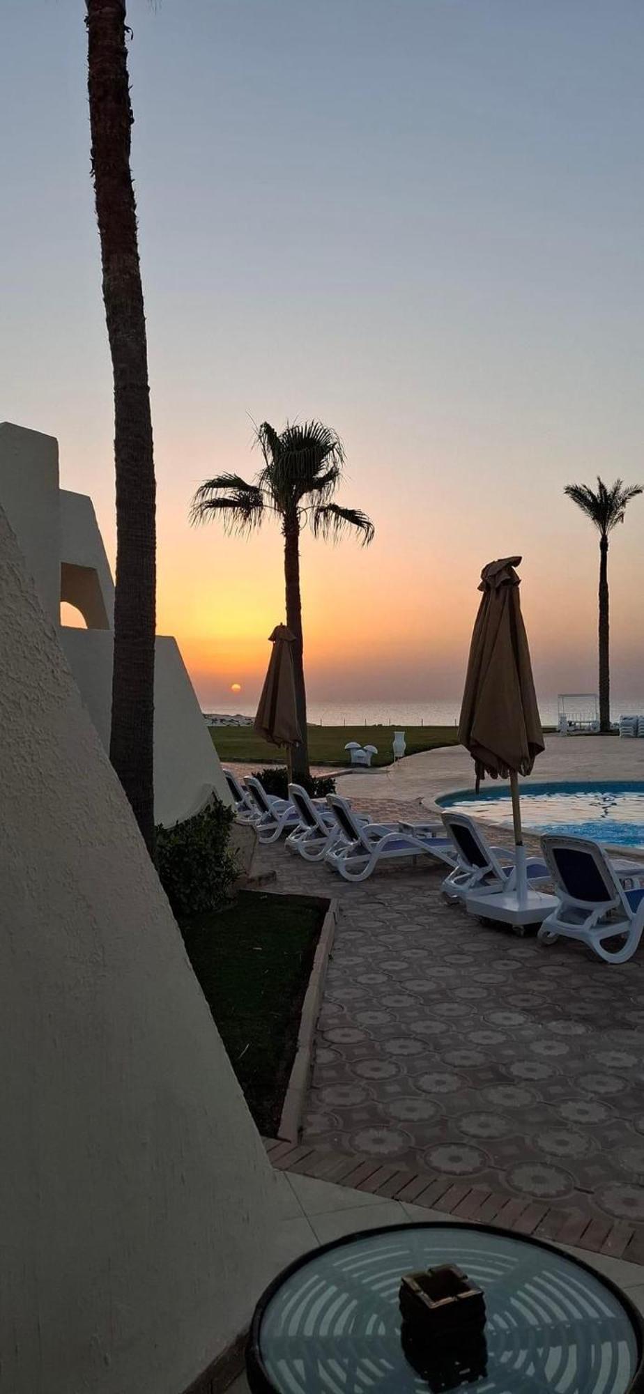 伊砵罗特博格厄尔阿拉巴酒店 伯格埃拉伯 外观 照片 Sunset at the hotel