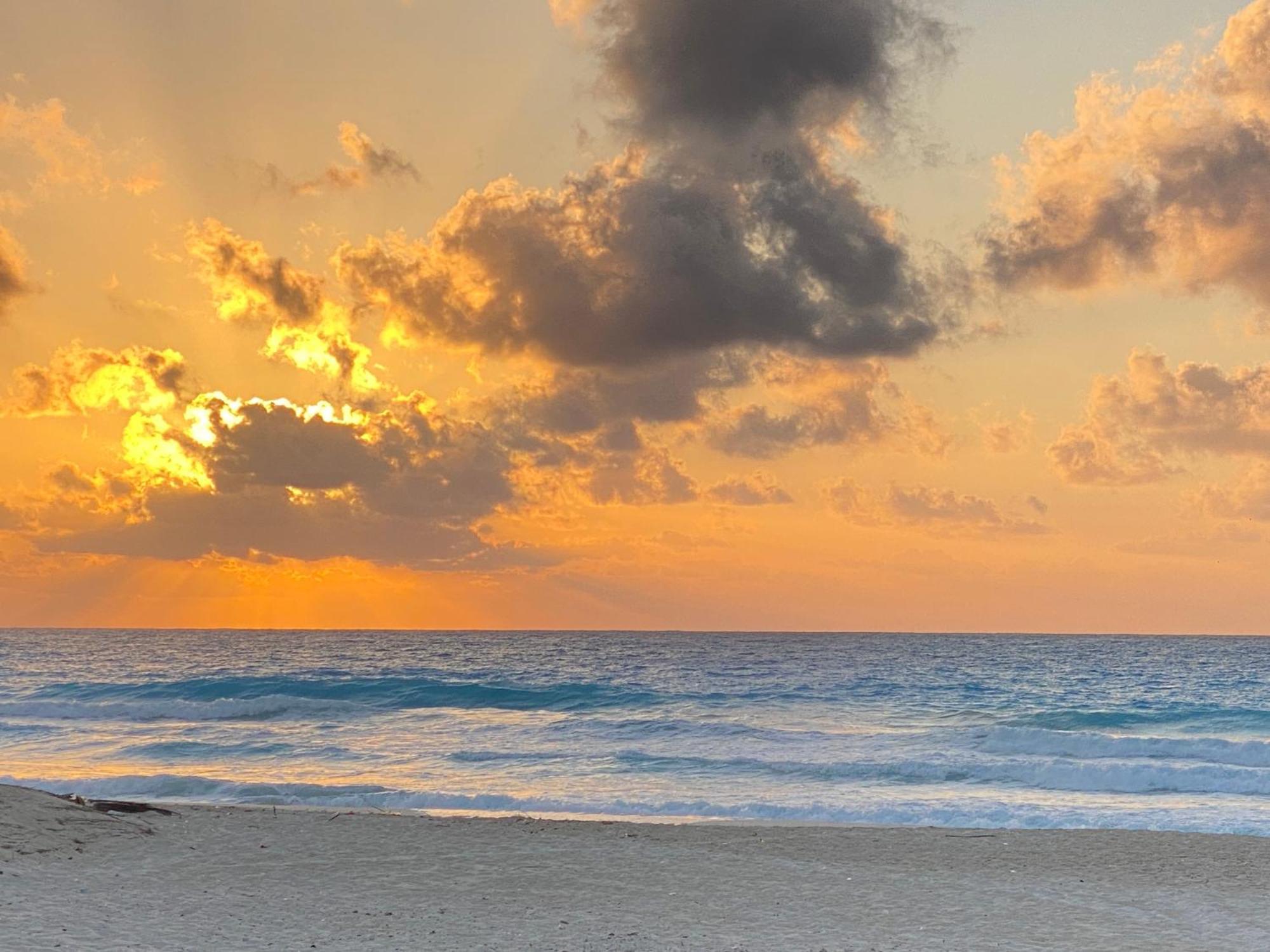 伊砵罗特博格厄尔阿拉巴酒店 伯格埃拉伯 外观 照片 Sunset at the beach